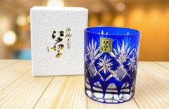 江戸切子のロックグラスと台紙がセットになったプレミアムギフト「江戸切子　ロックグラス」