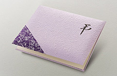 薄紫色の越前和紙に袱紗のような和紙をあわせた「越前和紙　憂愁」