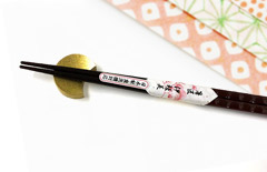 真鍮の箸置きと和紙台紙がセットになったプレミアムギフト「箸置き　五つ月」