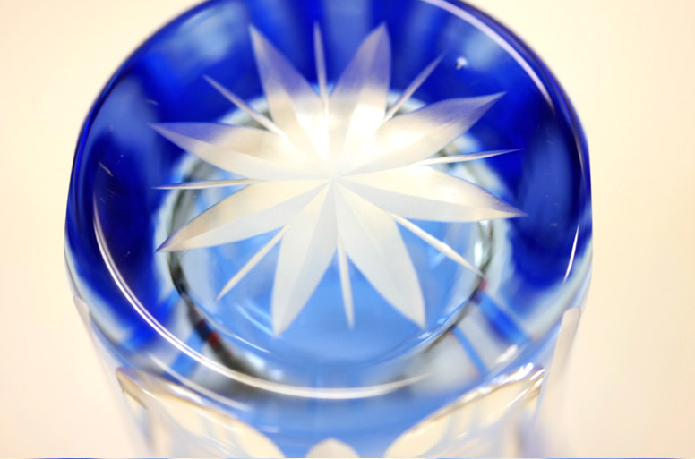 「江戸切子　グラスセット」の電報。青いグラスの底面のズーム画像
