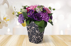 紫を基調としたお花をお洒落なポットにアレンジした祝電の「エレガントパープル　メッセージ」