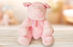 ピンク色のワンちゃんぬいぐるみ「ハッピードッグ・ピンク（RUSS）」