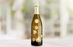 華やかボトルのスパークリングワイン｜結婚祝いに人気のお酒ギフト