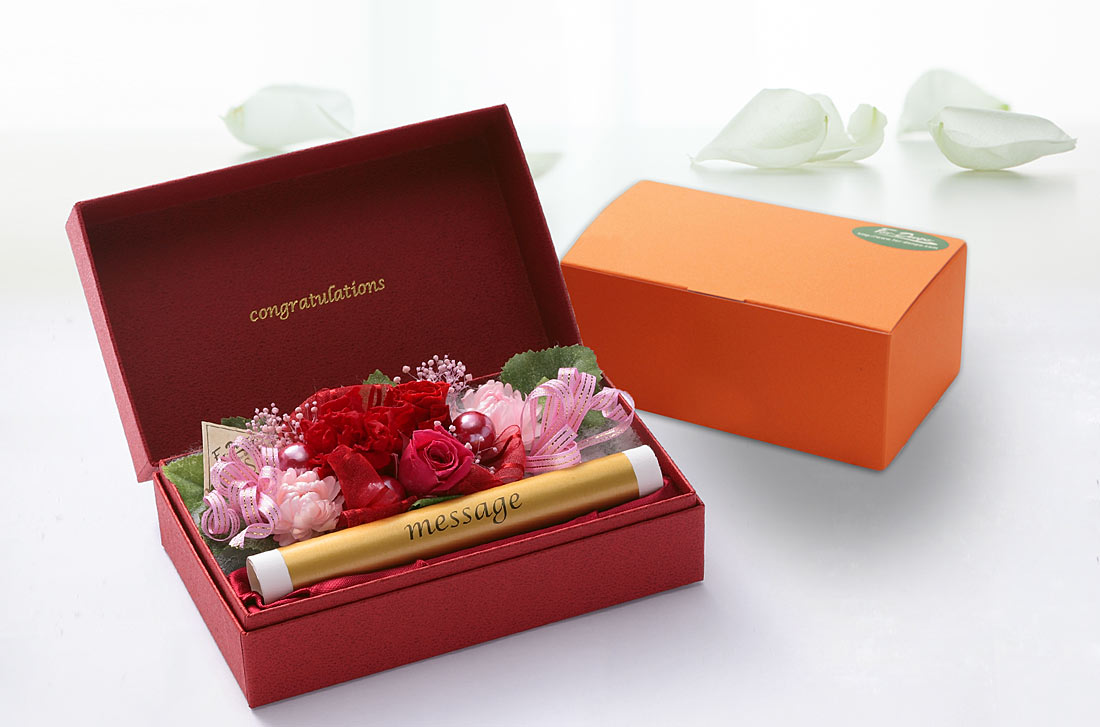 「プリザーブド　ローズの香」の電報のプリザーブドフラワーと専用オレンジ化粧箱のセット画像