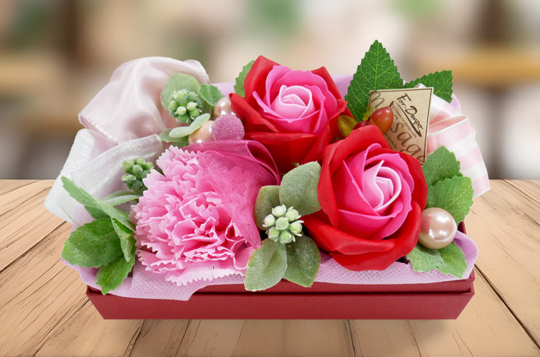 大輪のバラが印象的な結婚式に最適な電報の「ソープフラワー　ピンク」