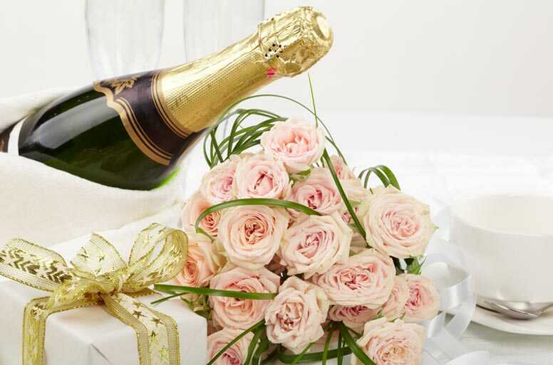結婚式にふさわしい縁起物!粋でおしゃれな「お酒の祝電」
